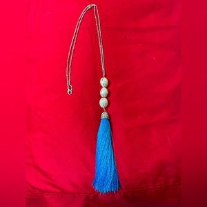 Beautiful tassel and pearl necklace.